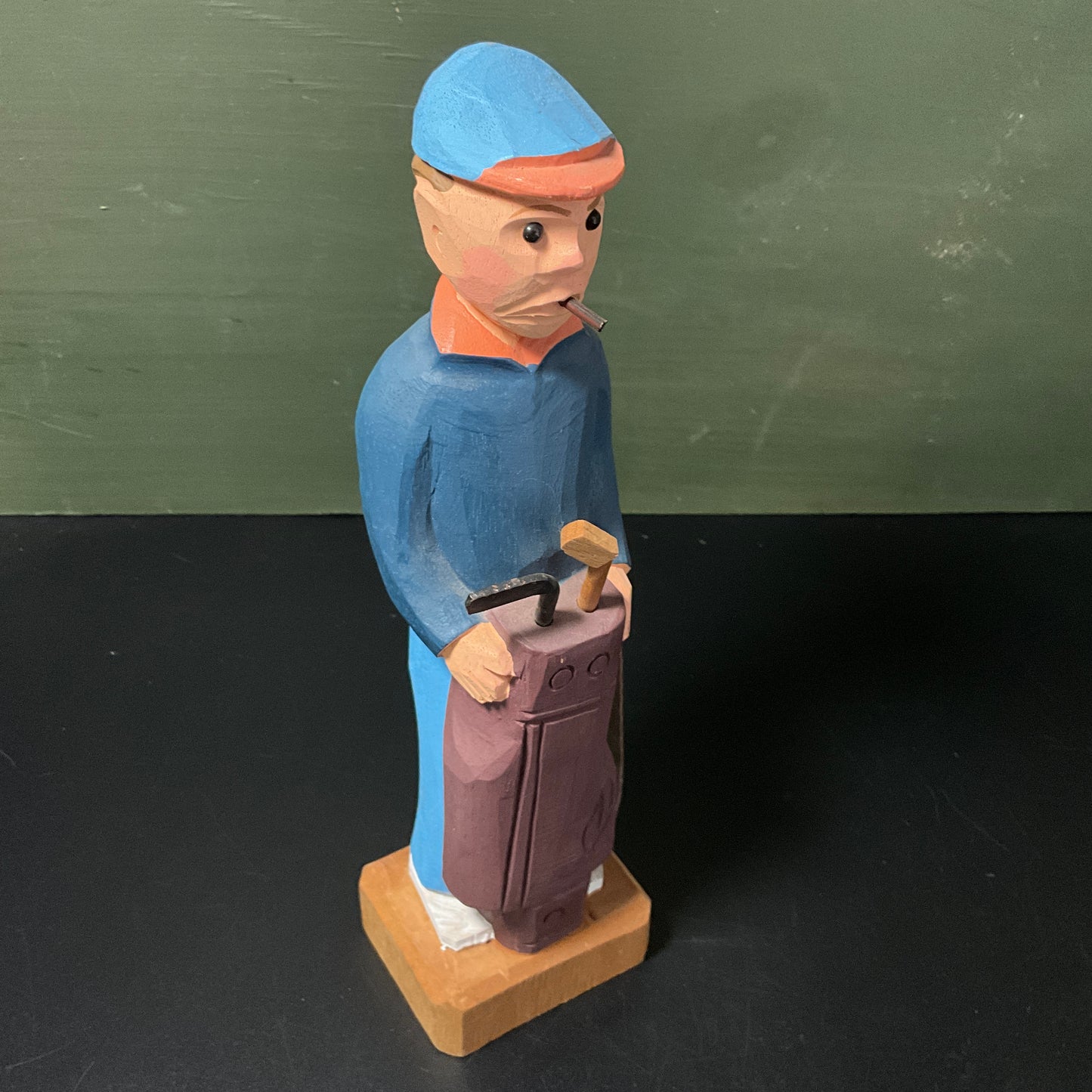 Good Ol' Duffer hand carved wood golf player with bag and clubs vintage collectible figurine