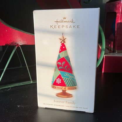 Hallmark Forever Family Dated 2007 Keepsake ornament QXG6397