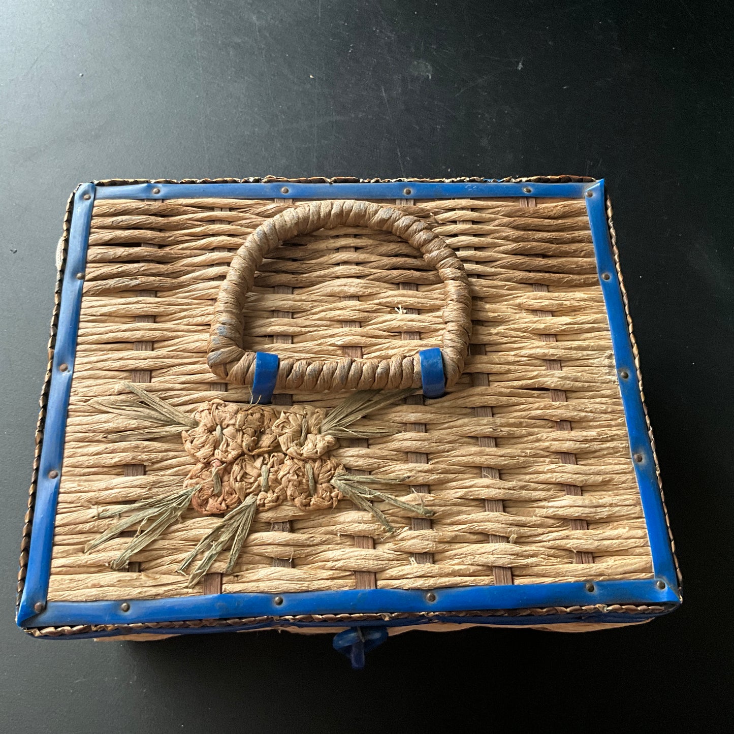 Wonderful wicker small sewing basket vintage collectible sewing notion