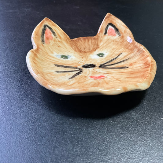Precious painted kitty face on a glazed ceramic 3.5 inch trinket dish vintage decorative collectible