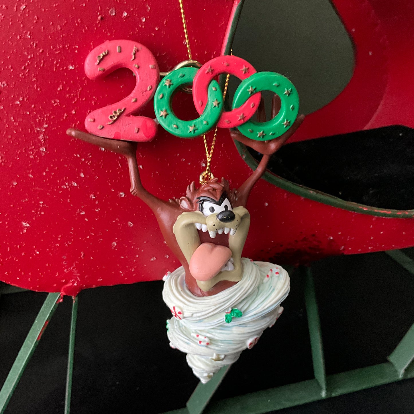 Looney Tunes Taz 2000 Tasmanian Devil Christmas ornament