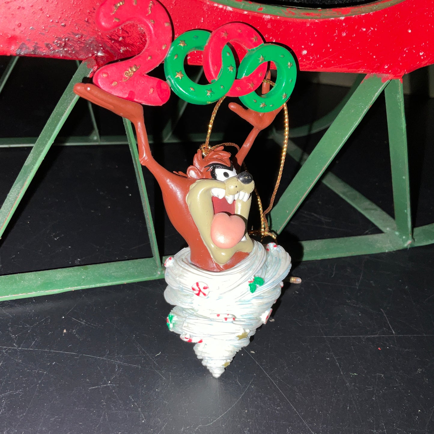 Looney Tunes Taz 2000 Tasmanian Devil Christmas ornament