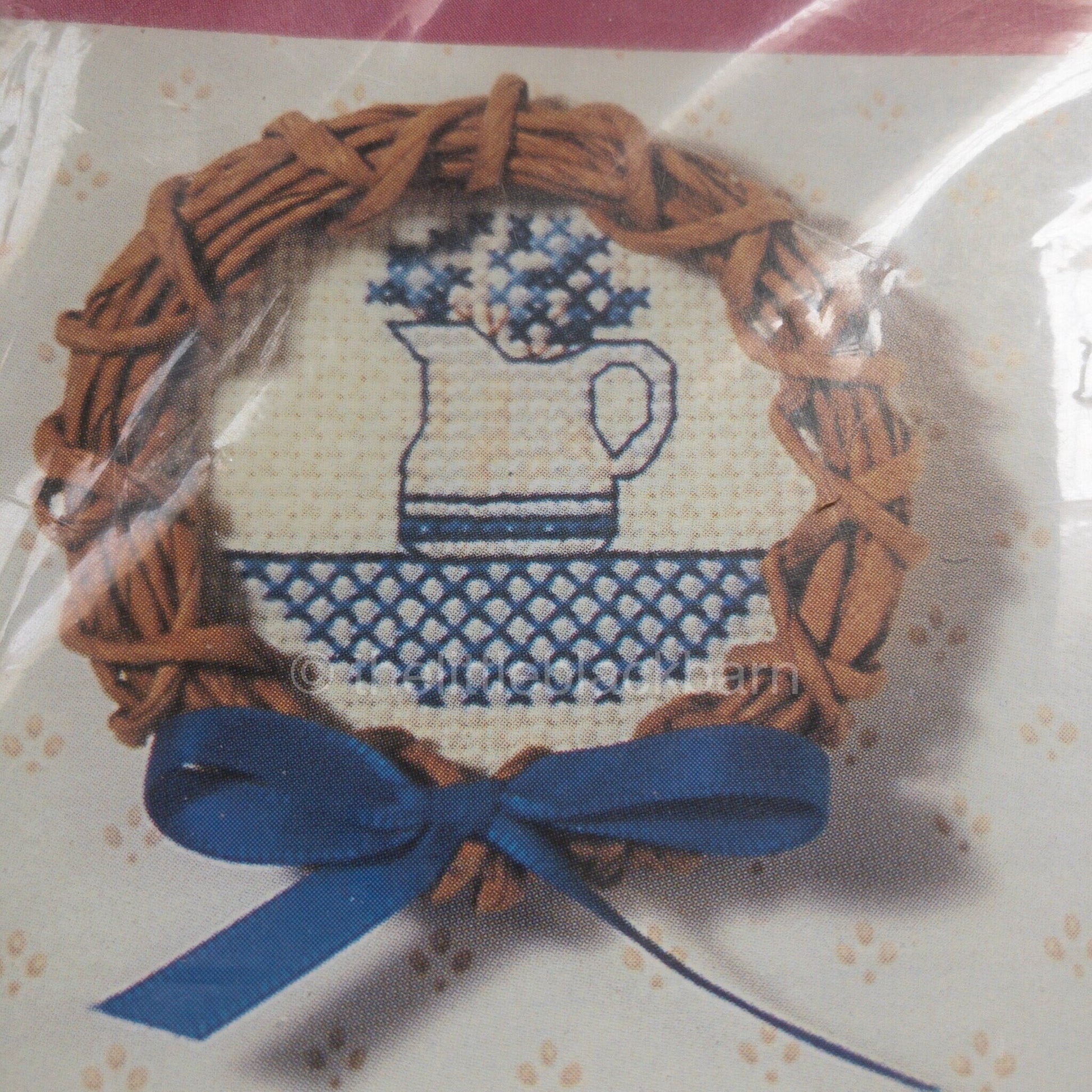 Needles N&#39; Hoops, Vine Wreath Minis, Counted Cross Stitch Kit*