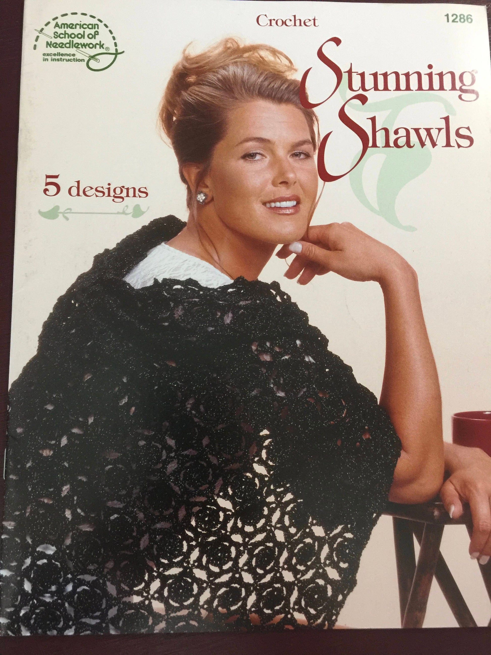 Stunning Shawls, American School of Needleworks, 1286, five designs to crochet crochet pattern book