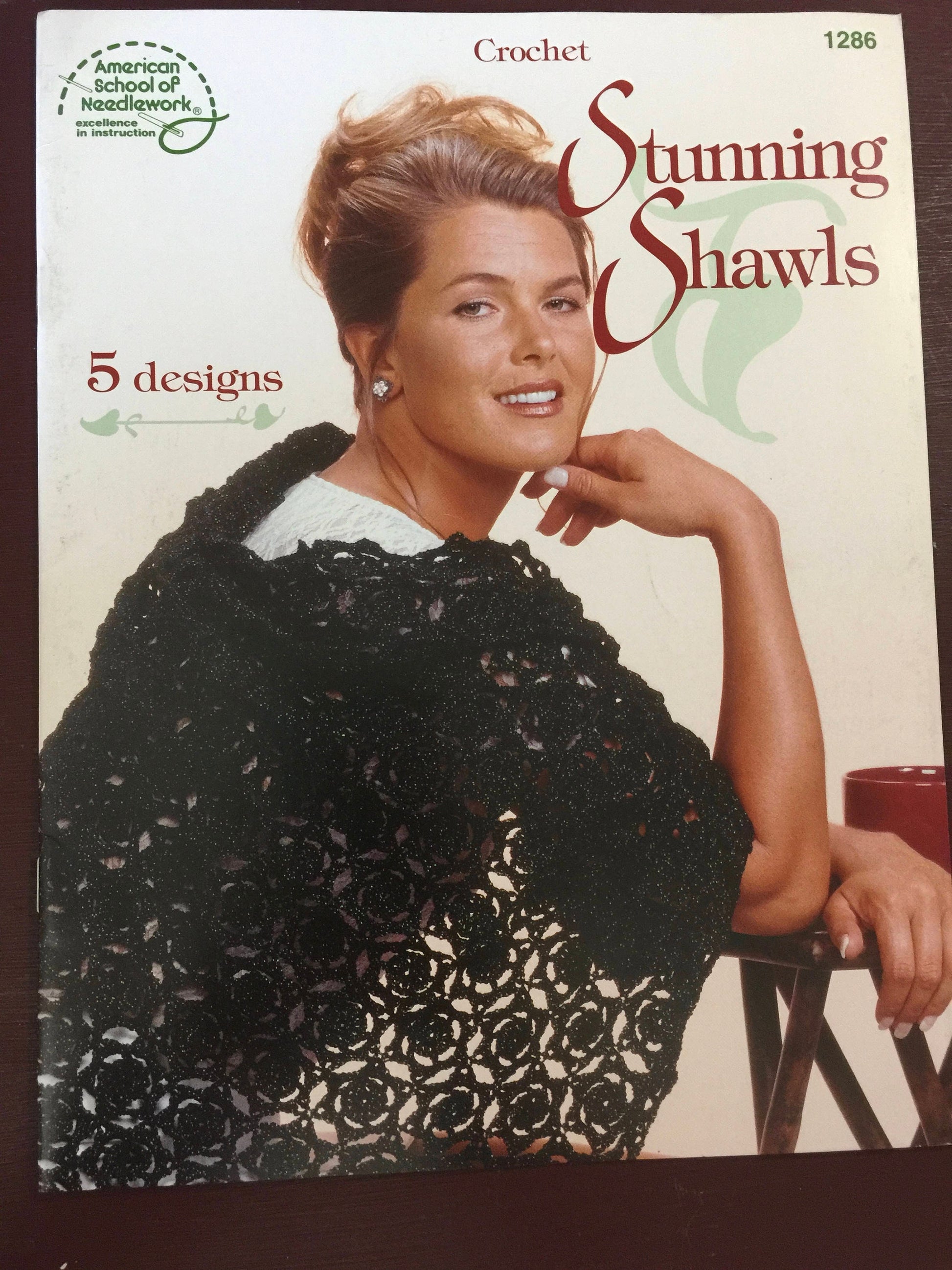 Stunning Shawls, American School of Needleworks, 1286, five designs to crochet crochet pattern book