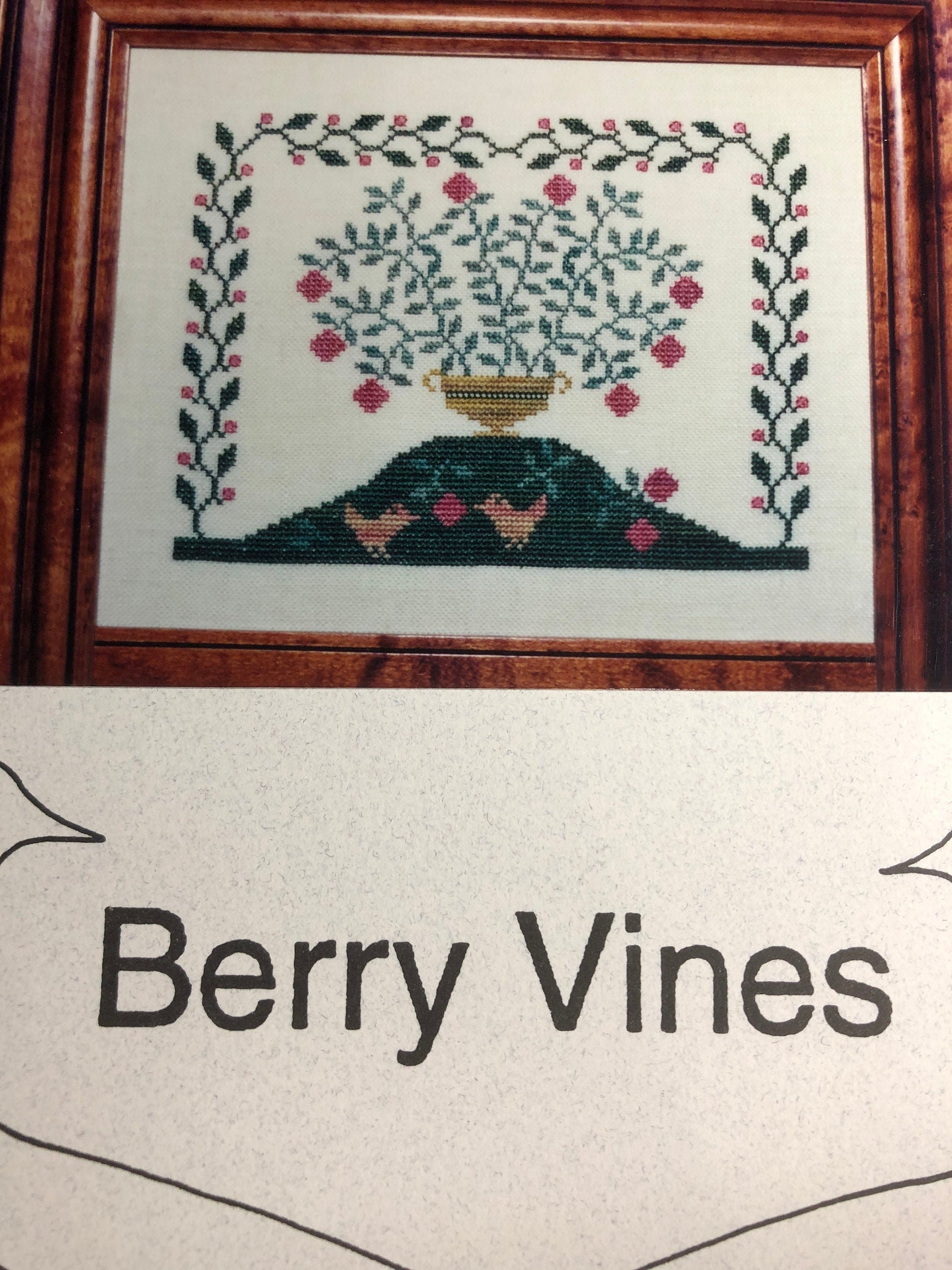 The Gentle Art, Berry Vines, Vintage 1994, Counted, Cross Stitch Pattern, Stitch Count 110 by 83