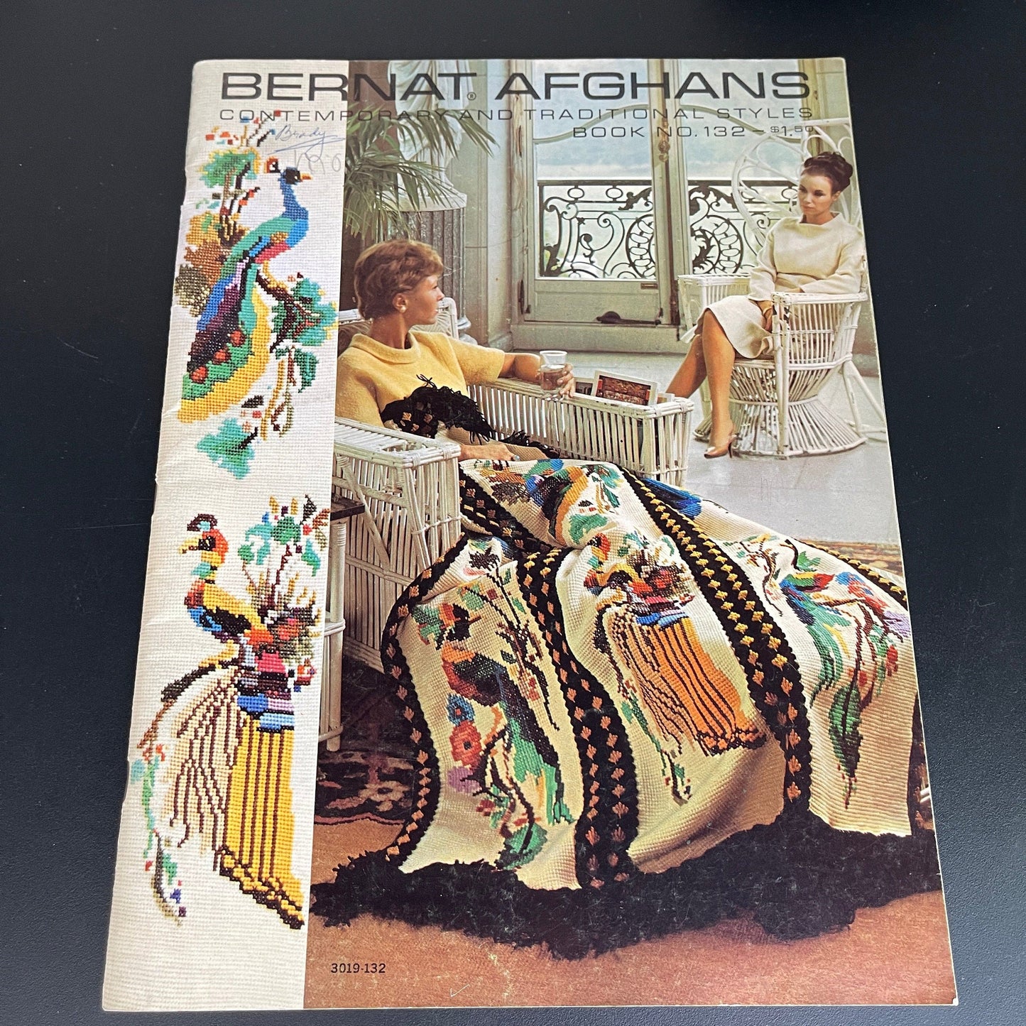 ernat Afghans Contemporary and Traditional Book No. 132 Crochet/Knitting pattern book