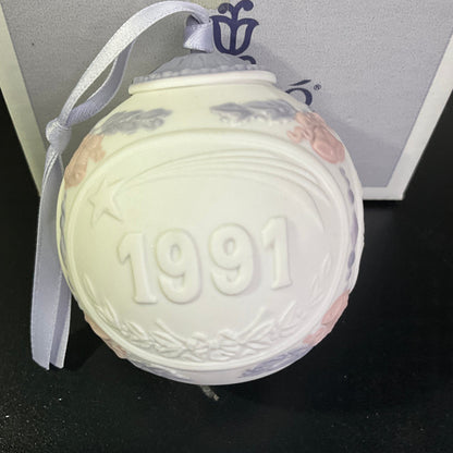 Lovely Liadro choice Bola Navidad Christmas Ball dated 1991 or 1002 porcelain ornaments Valrcia - Espana