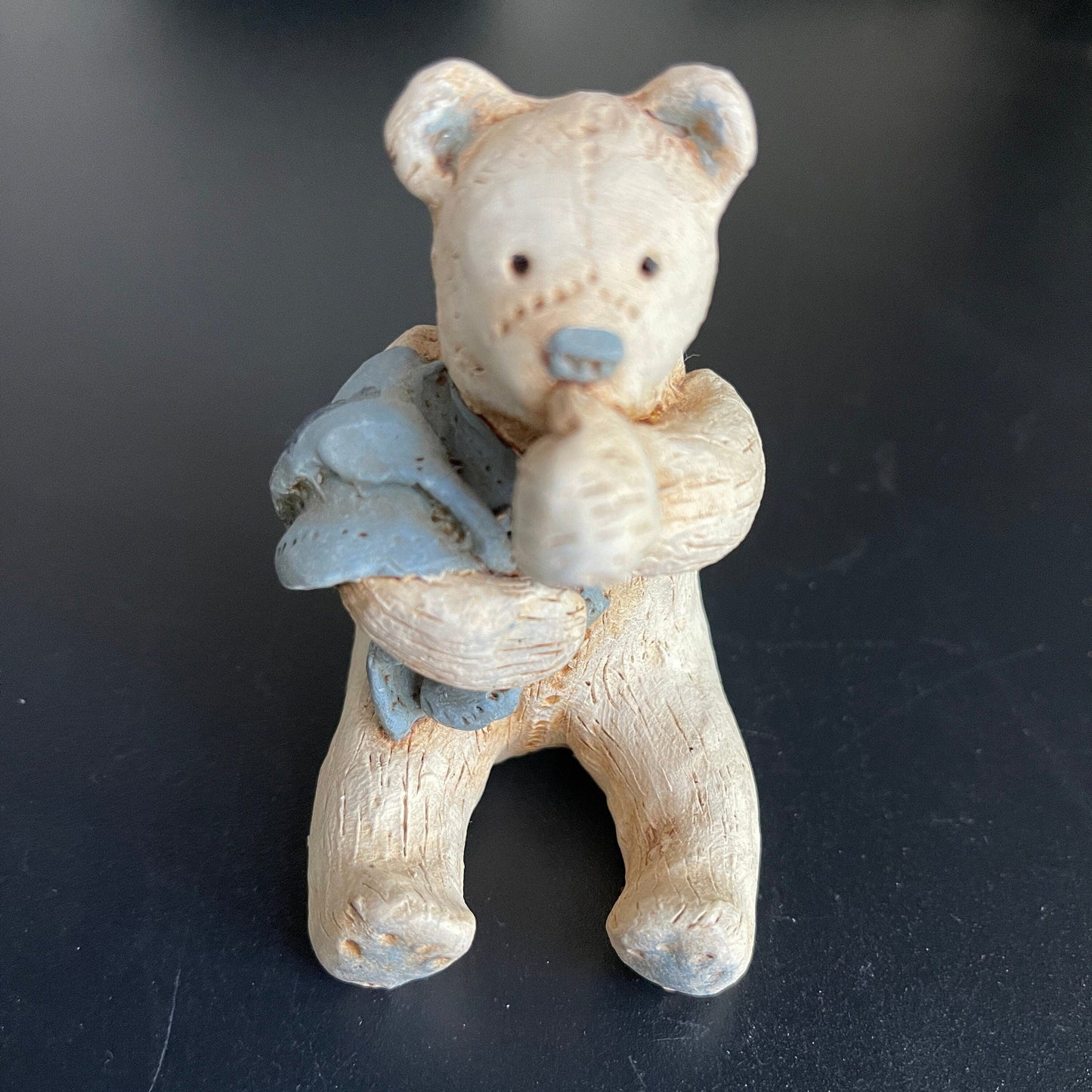 Kings Grant carved Teddy Bear with blanket signed by artist R. Bryan Dated 1986 vintage collectible figurine