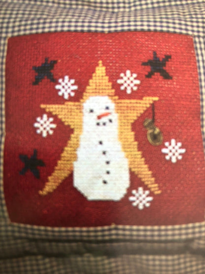 Homespun Elegance, Bits & Pieces, Star Struck Snowman, 10 Count Chili Pepper Heatherfield fabric included