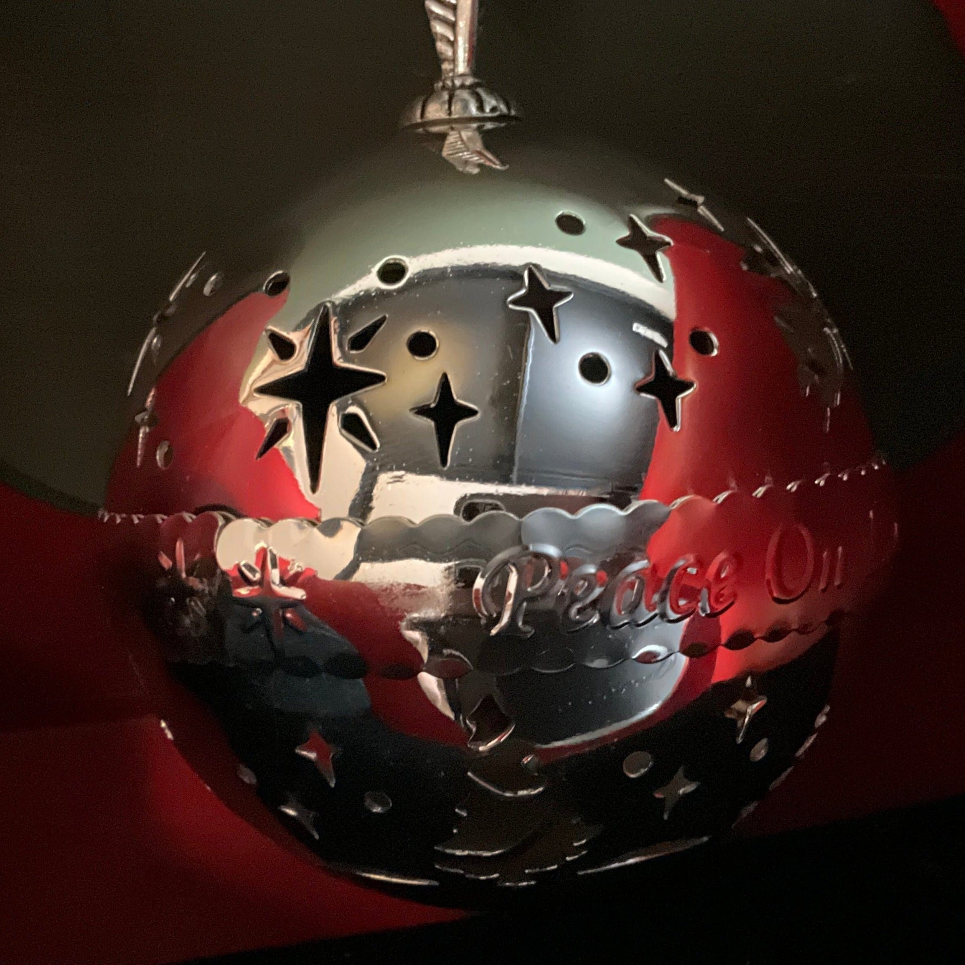 Towle Silversmith Celebrate the Season 2004 Musical Christmas Ball with ornate stand