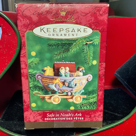 Hallmark Safe in Noah&#39;s Ark Dated 2000 Keepsake Ornaments QX8514