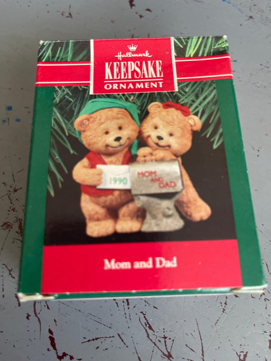 Hallmark Mom and Dad 1990 Keepsake Ornament QX459-3