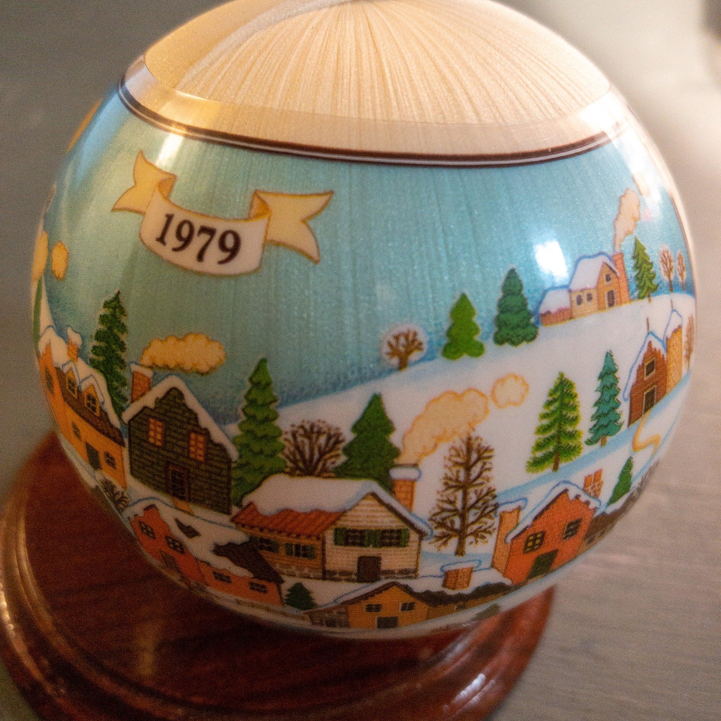 Hallmark, Loved Filled Home. Dated 1979, Keepsake, Satin Ball Ornament, QX2127*