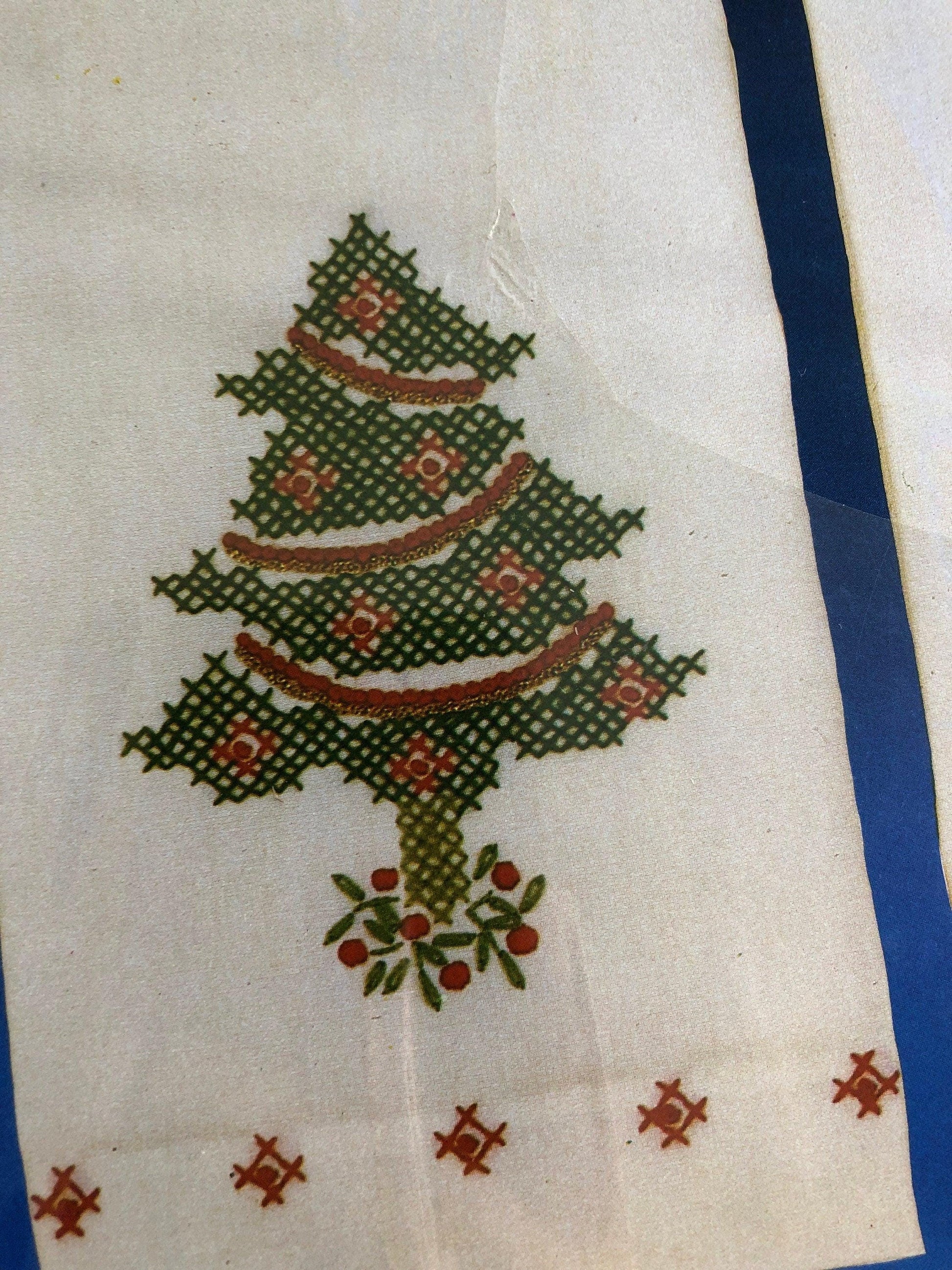 Paragon, The Christmas Collection, Vintage 1982, Pair of Cross Stitch Guest Towels Kit