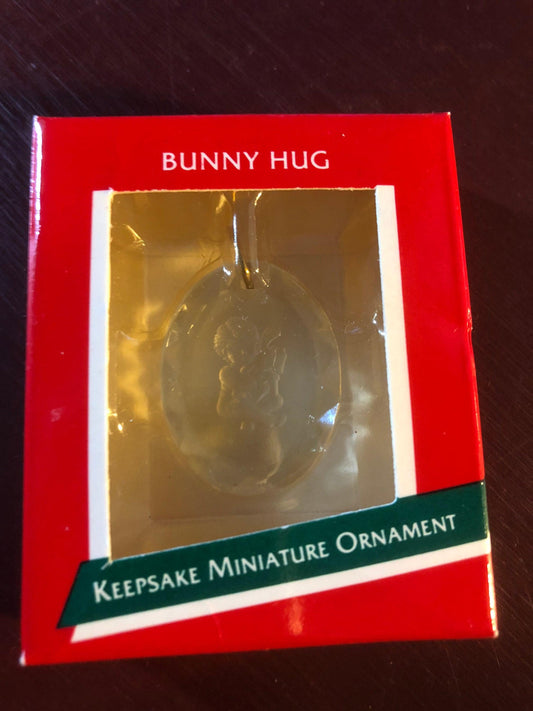 Hallmark, Bunny Hug, Miniature, Vintage 1989, Keepsake Ornament, QXM5775*