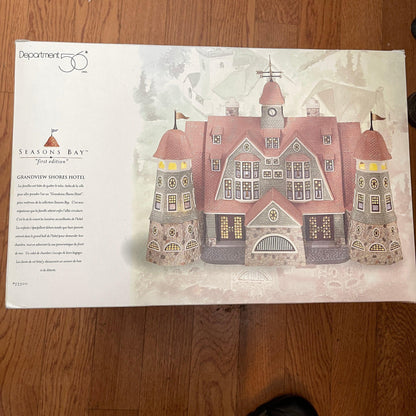 Department 56, Seasons Bay, Grandview Shores Hotel, 56.53300, first edition. Vintage 1999, Decorative Collectible Building