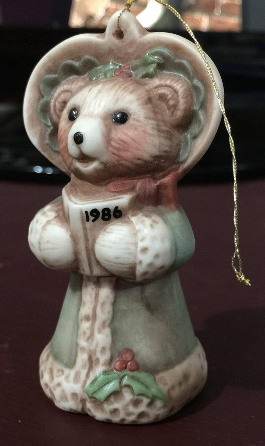 Bear in a bonnet Christmas caroling Vintage 1986 Collectible Figurine