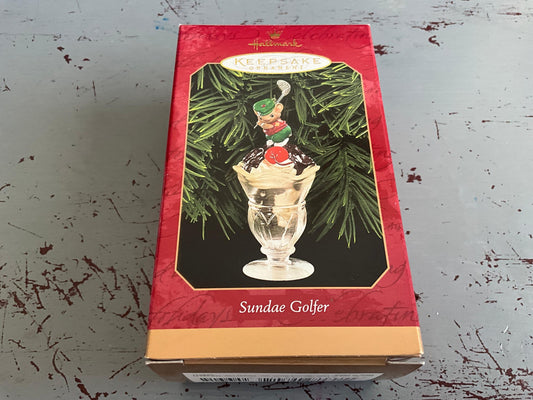 Hallmark Sundae Golfer 1999 Kepsake ornament. QX6617