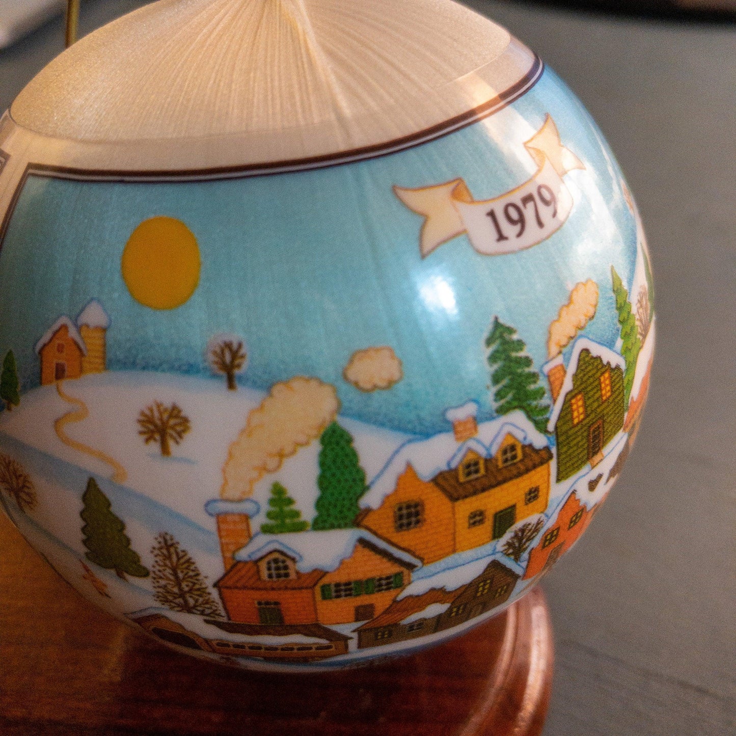 Hallmark, Loved Filled Home. Dated 1979, Keepsake, Satin Ball Ornament, QX2127*