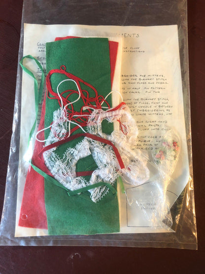 Patchwork n&#39; Things, Mittens Ornaments, Vintage 1983, Felt Kit, Makes 3, Different Pairs