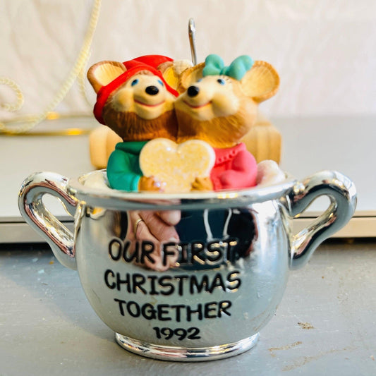 Hallmark, Our First Christmas Together, Dated 1992, Keepsake Ornament, QX5061