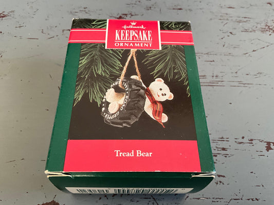 Hallmark Tread Bear.on Tire Swing 1992 Keepsake Ornament QX509-1