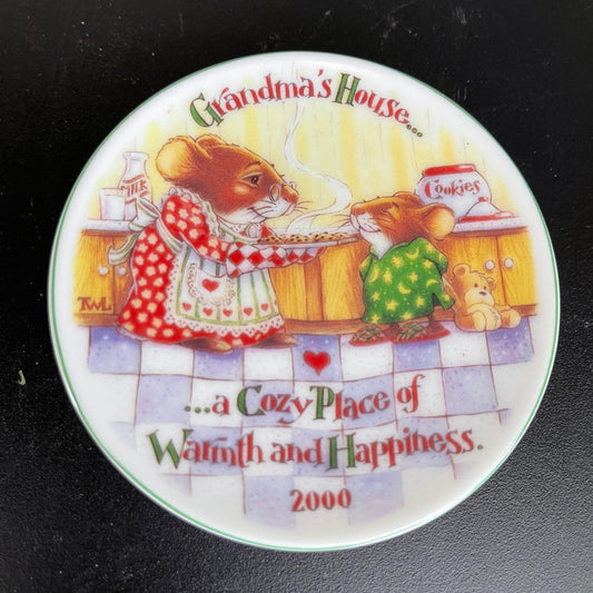 Hallmark Grandma&#39;s House dated 2000 porcelain mini plate