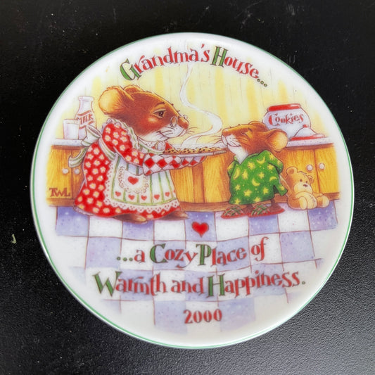 Hallmark Grandma's House dated 2000 porcelain mini plate