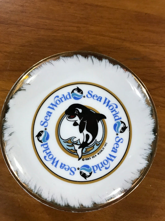 Sea World mini plate 1983
