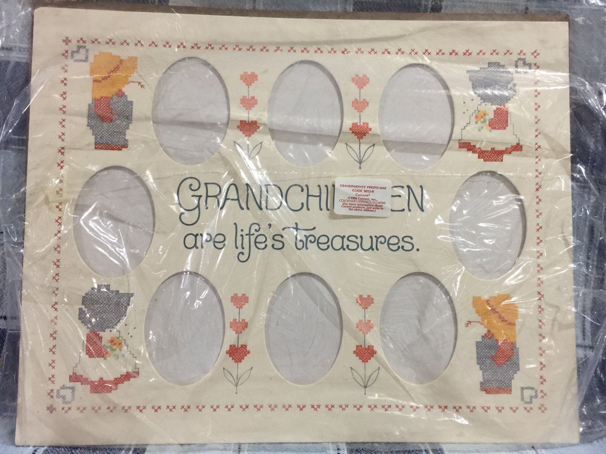 Current Grandparents photo mat, Vintage 1986 hard to find picture frame mat, Grandchildren are life's treasures code 3013-9