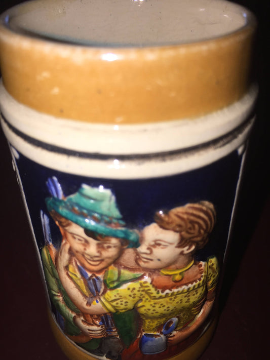 Small Beer Stein depicting couple drinking with the words Trink was klar ist (drink what is clear) Lieb was rar ist (loving what is scarce)