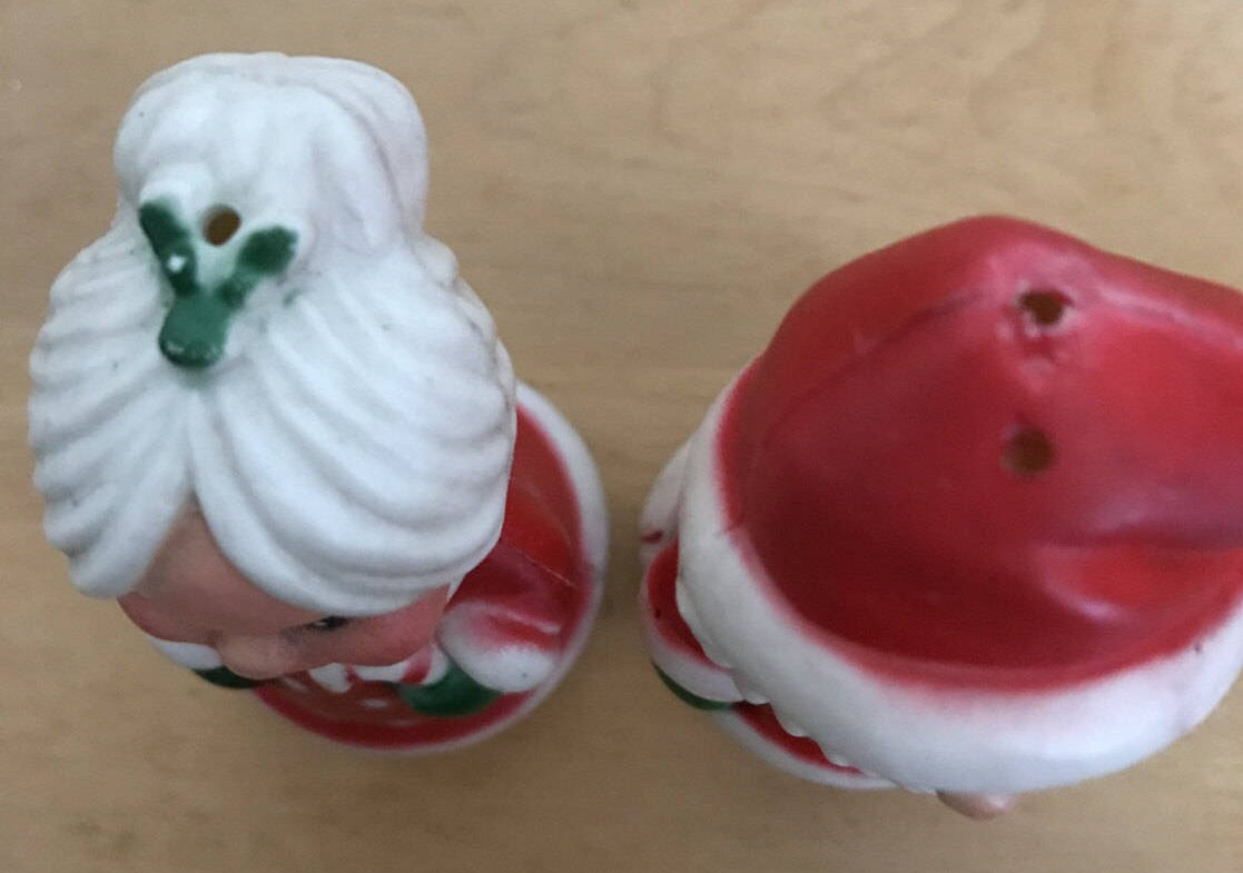 Mr. and Mrs. Claus Vintage plastic salt and pepper shakers Hong Kong