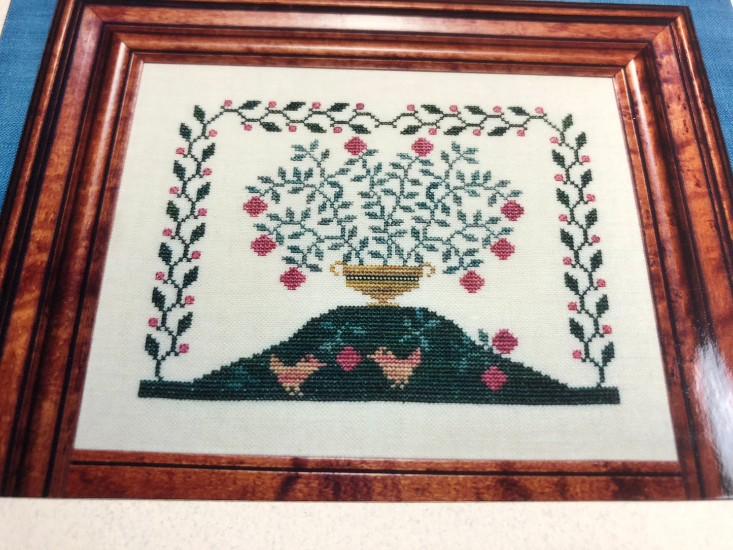 The Gentle Art, Berry Vines, Vintage 1994, Counted, Cross Stitch Pattern, Stitch Count 110 by 83