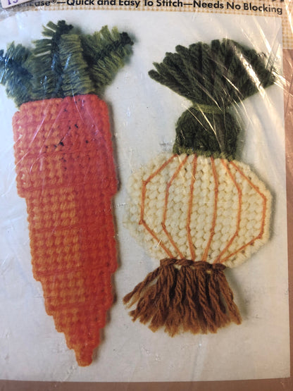 Caron, Carrot and Onion, Kitchen Magnet, Vintage 1981, Plastic Canvas Kit
