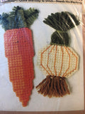 Caron, Carrot and Onion, Kitchen Magnet, Vintage 1981, Plastic Canvas Kit