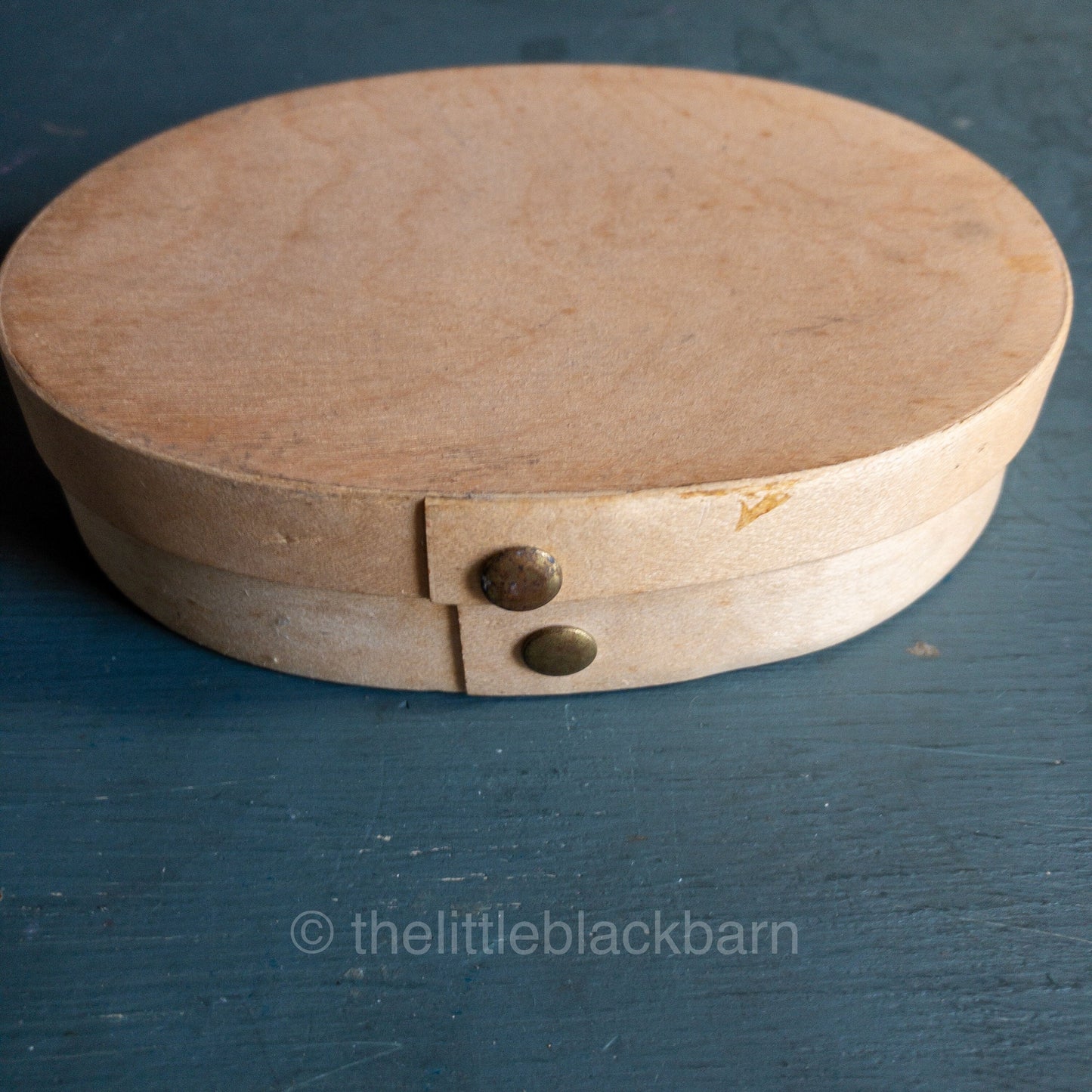 Small Oval Light Wood with Metal Rivets Display/Jewelry Vintage Box