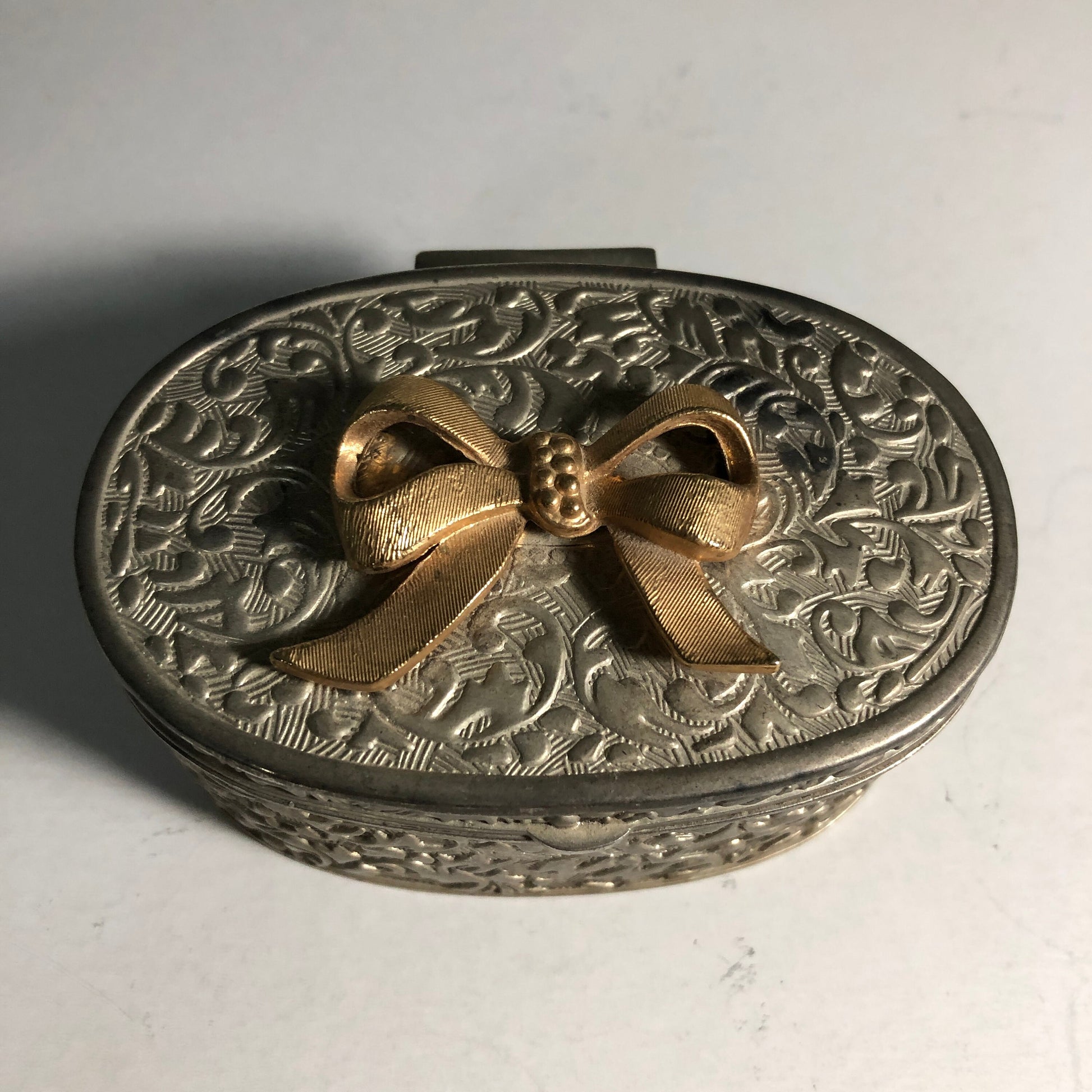 Pretty Ornate Silvertone with Gold Tone Ribbon On Lid Metal Ring/Jewelry Box with Lining