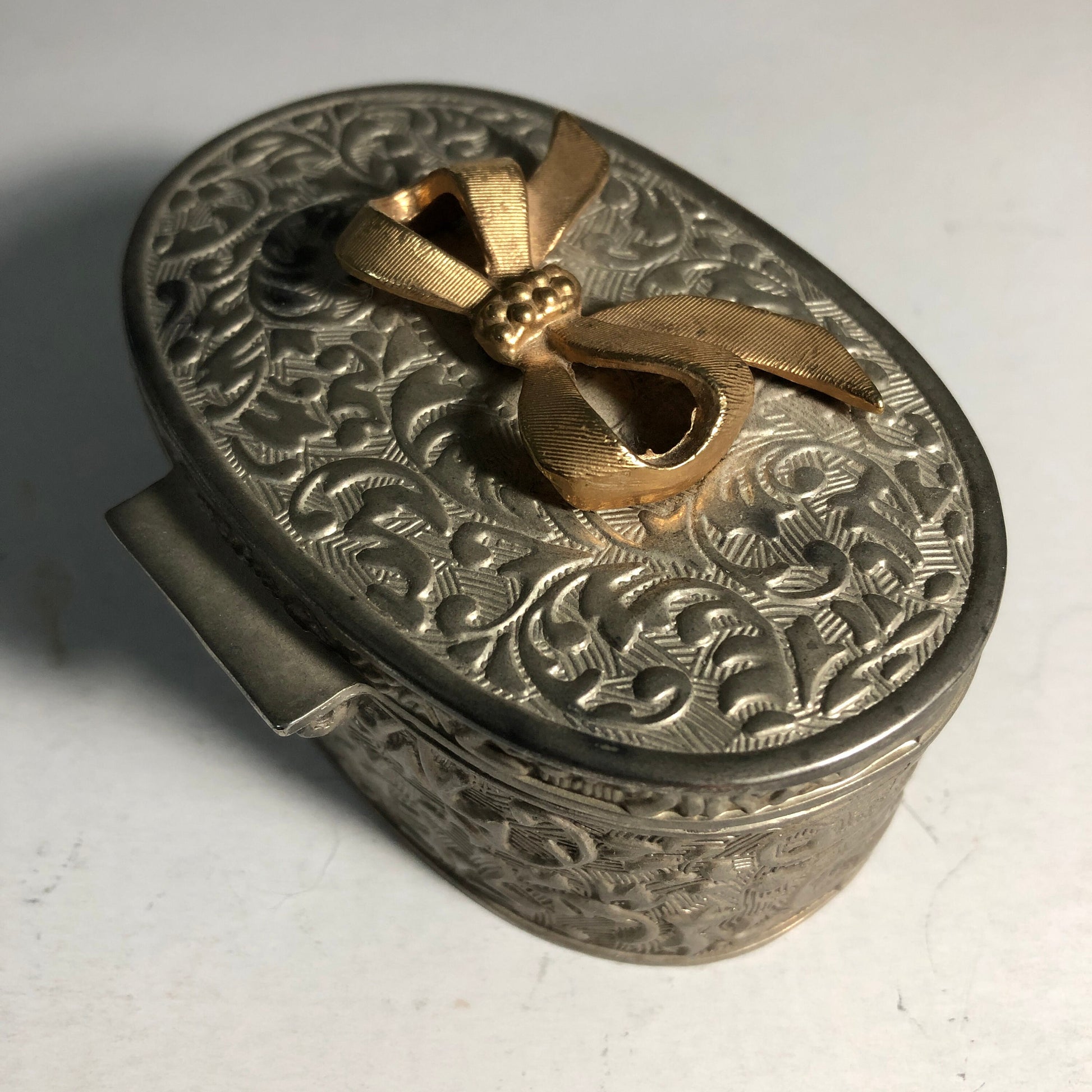 Pretty Ornate Silvertone with Gold Tone Ribbon On Lid Metal Ring/Jewelry Box with Lining