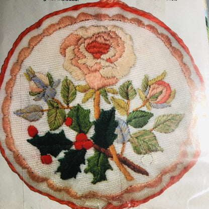 Columbia-Minerva, Christmas Rose,Vintage 1979,  Crewel Christmas Ornament Kit, 4 Inch Diameter