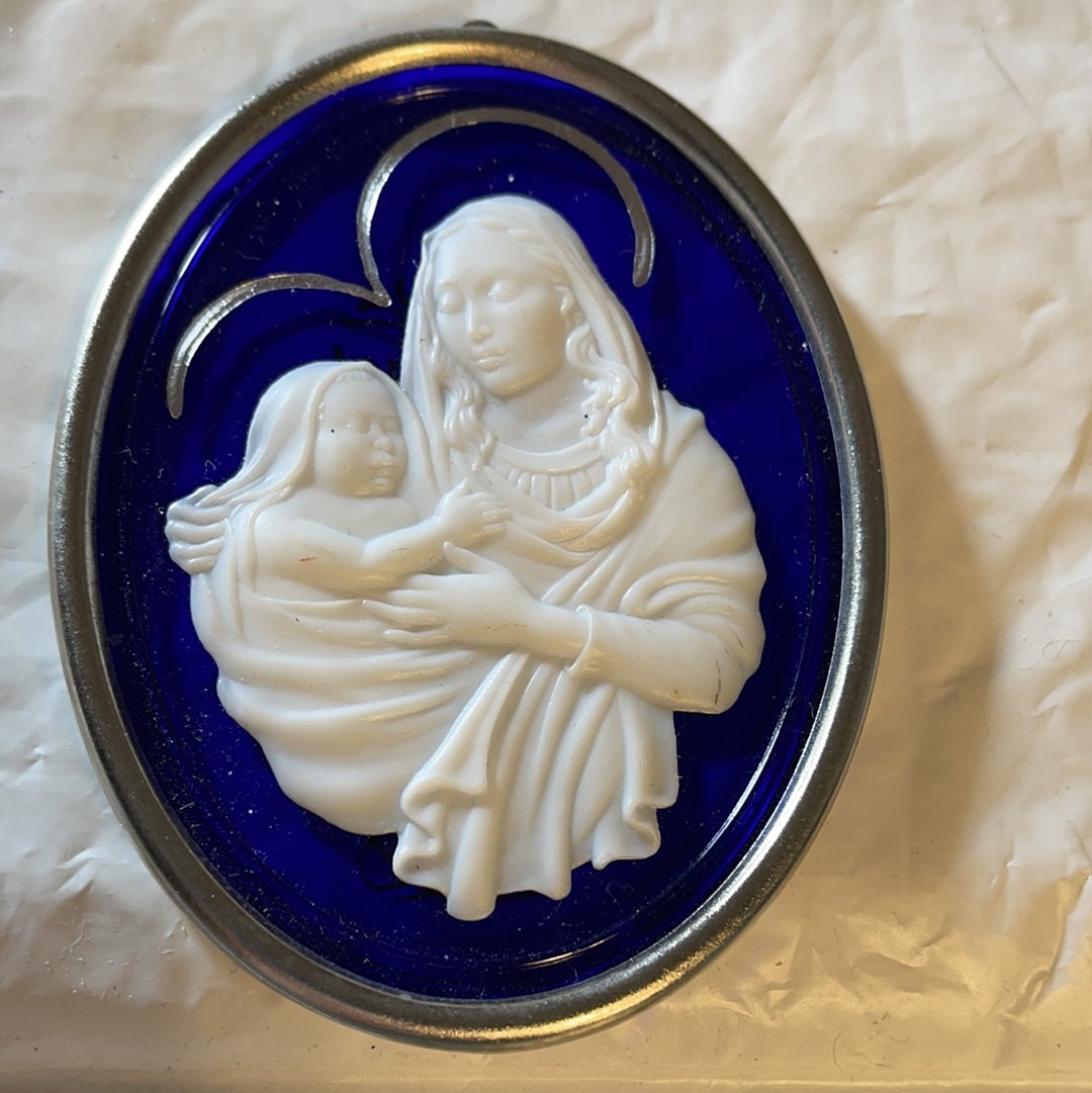 Hallmark, Mother And Child, Vintage 1983, Cameo Ornament, QX3027