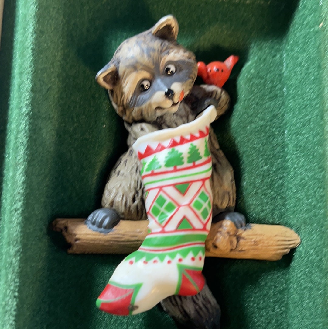 Hallmark, Raccoon Surprises, Vintage 1982, QX4793