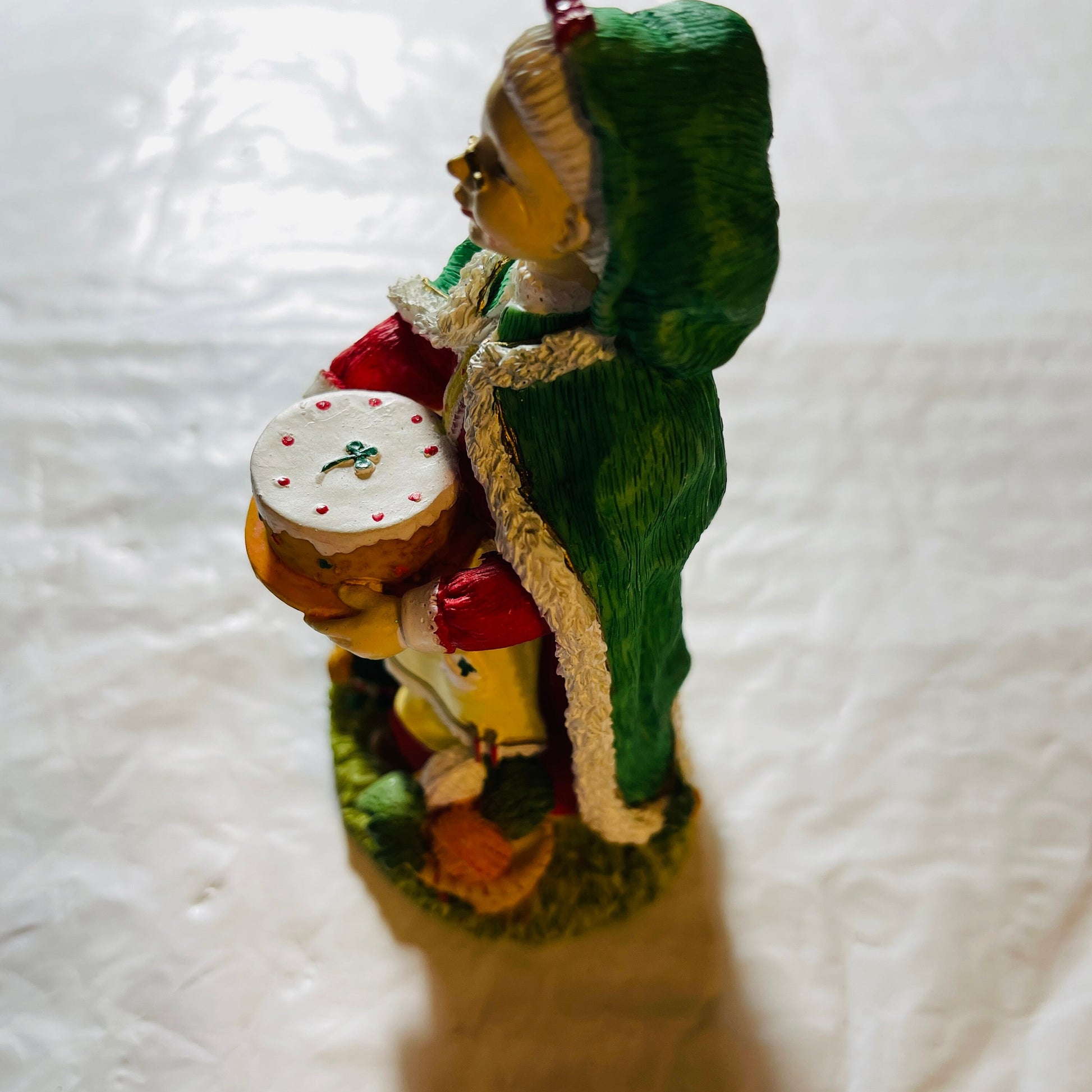 Mrs. Irish Fathers Christmas, IRELAND, Vintage 1999, Porcelain, Collectible Figurine