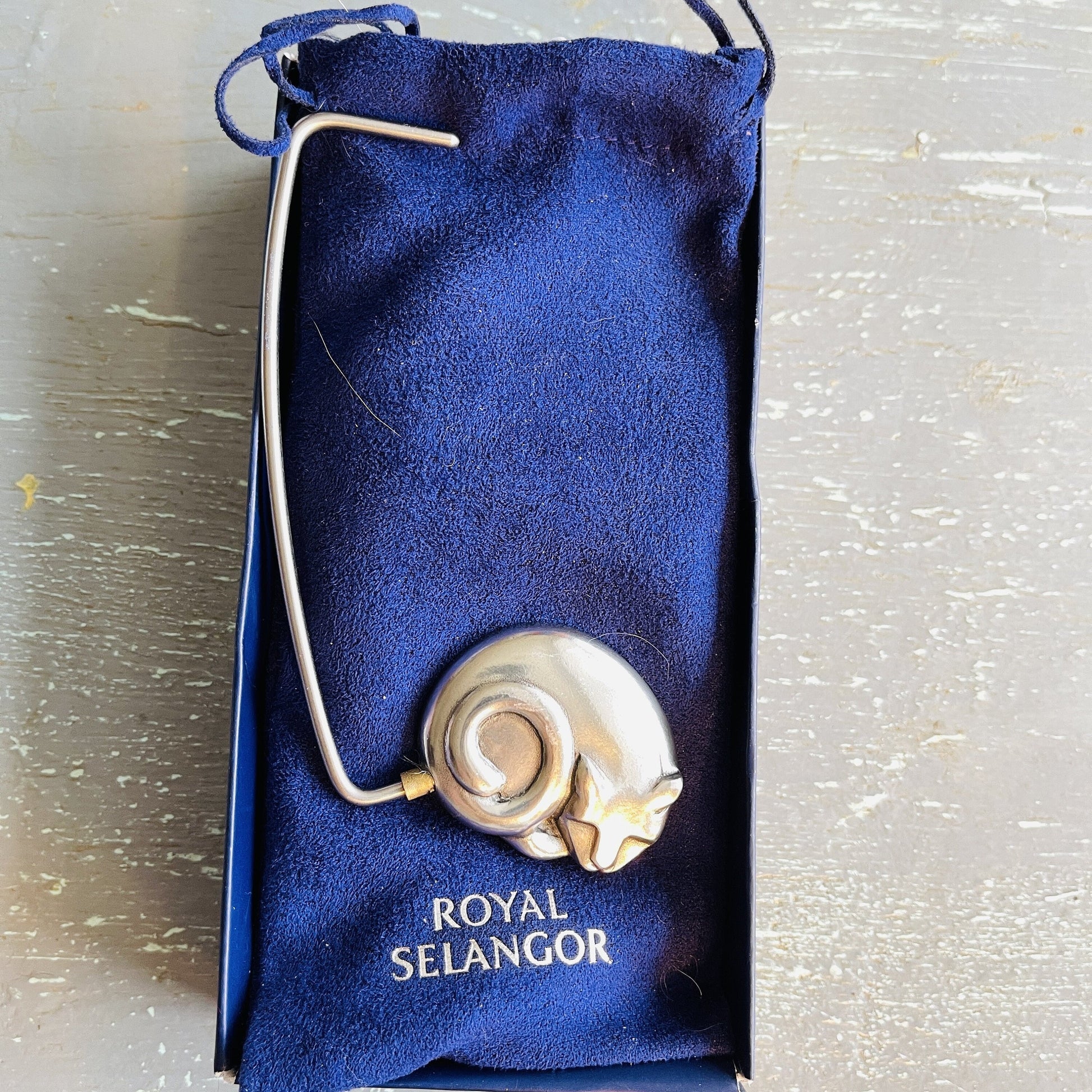 Royal Selangor, Pewter Curled Up Cat, Magnetic Handbag Hook