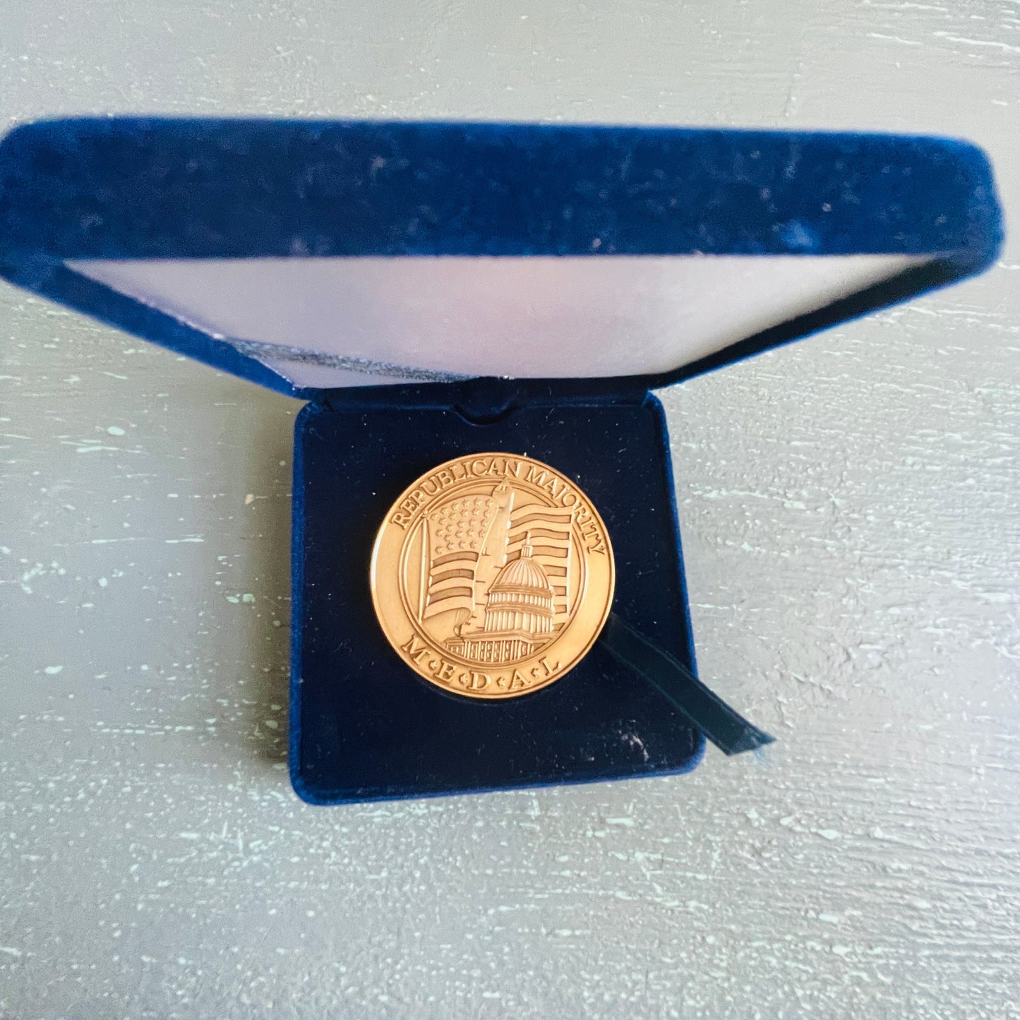 Republican Majority, gold-tone coin, commemorative  Medal, Vintage 1997, Collectible