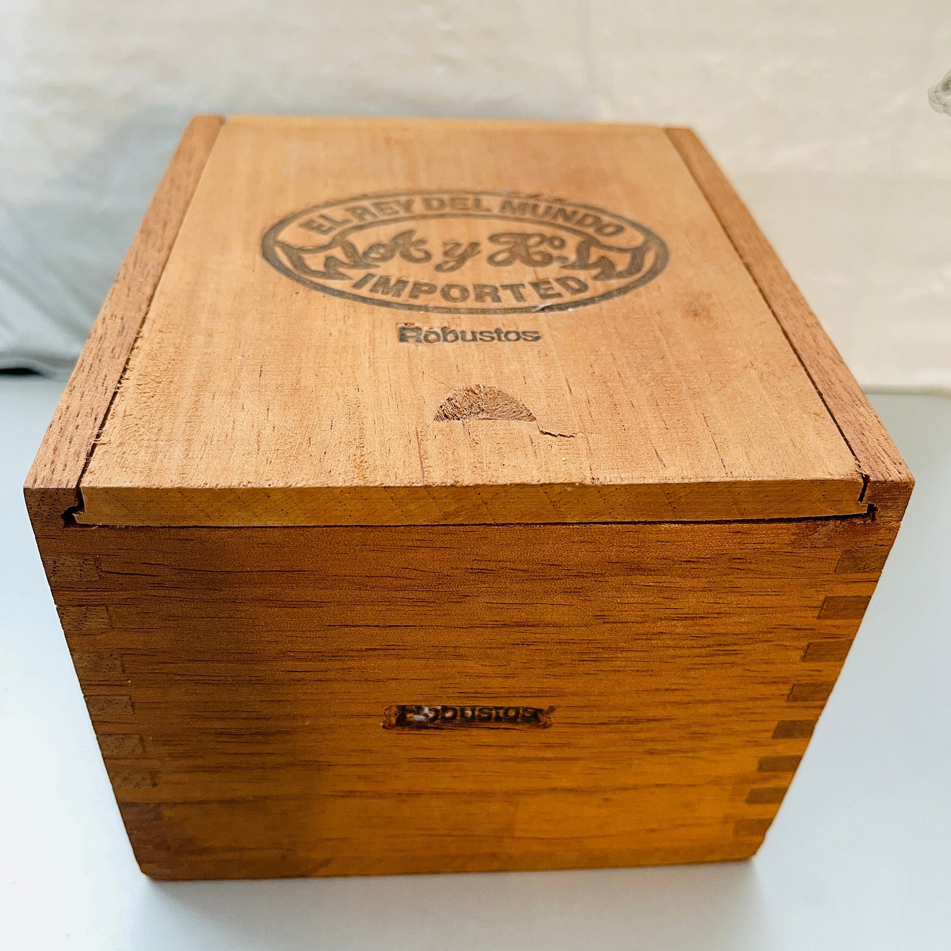 El Rey Del Mundo, Robustos, Wooden Cigar Box, Vintage Tobacciana, Collectible*