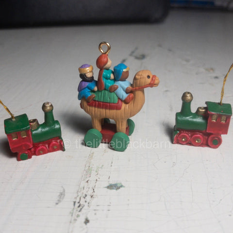 Hallmark, Two Choo Choos and a Camel, Set of 3 Mini Pull Toy Keepsake Ornaments