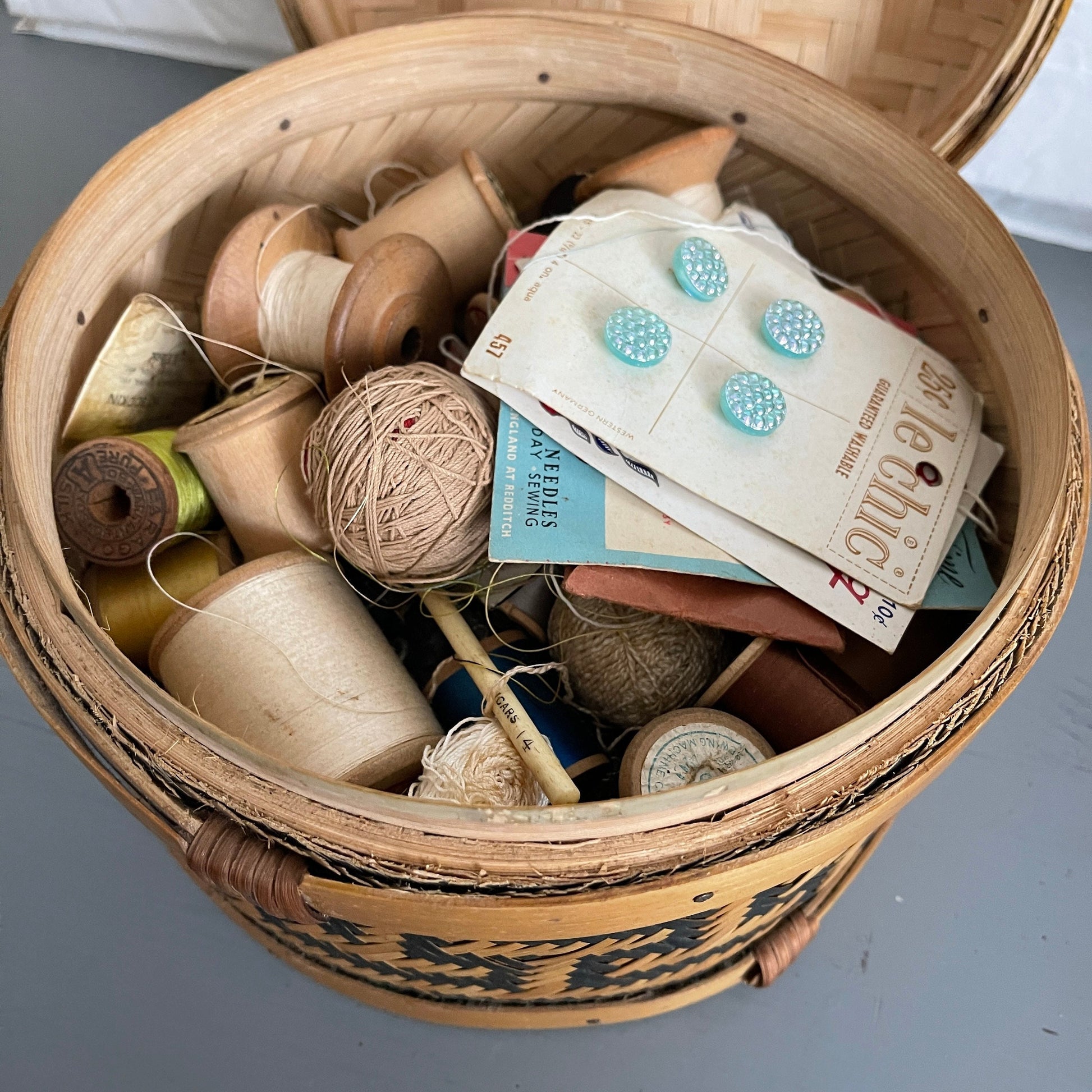 Amazing Vintage Sewing Basket, Chock Full Of Wooden Spools and Other Goodies!!*