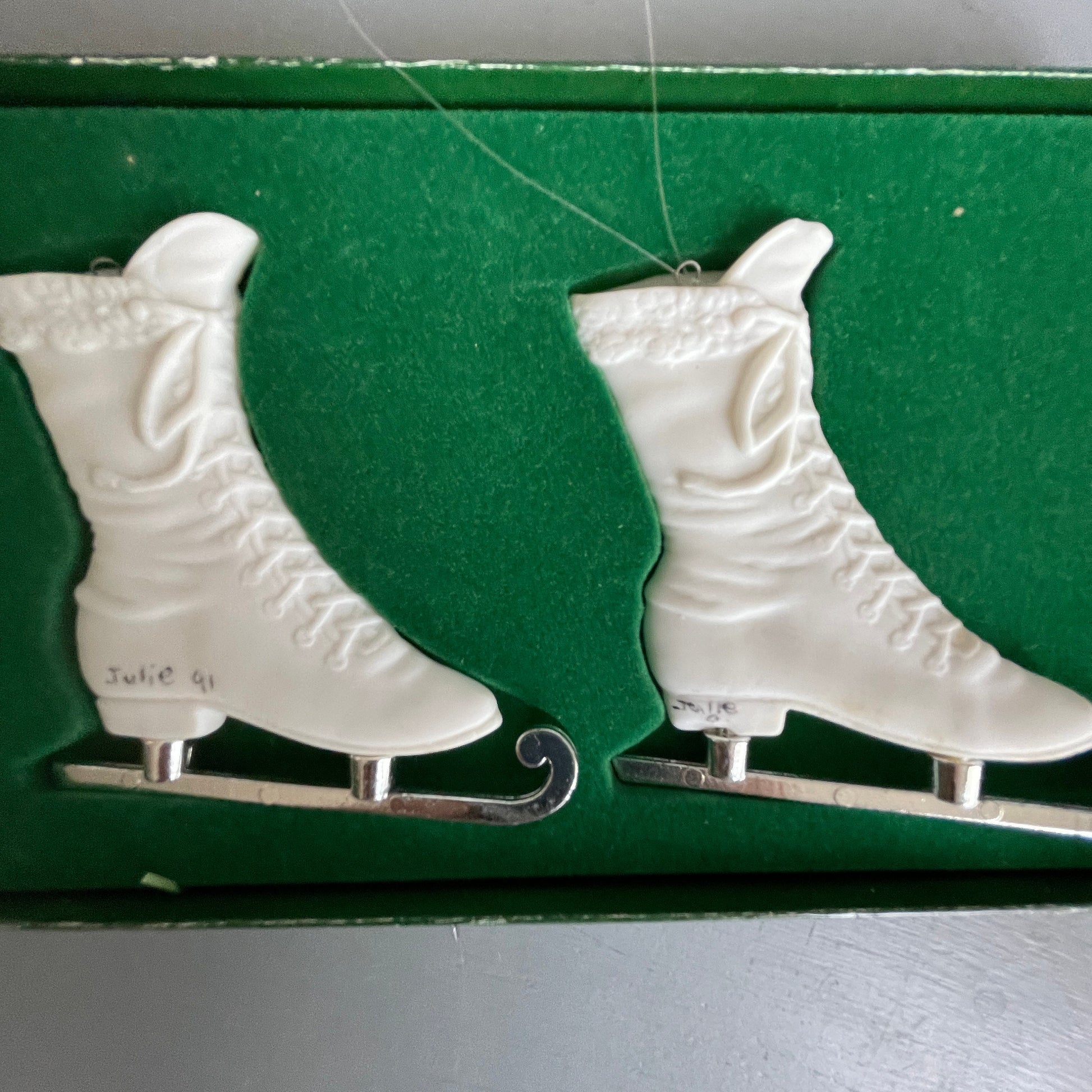 Department 56 Silver Skate Pair of Ice Skates #8217-1 Vintage 1991 Porcelain Ornaments
