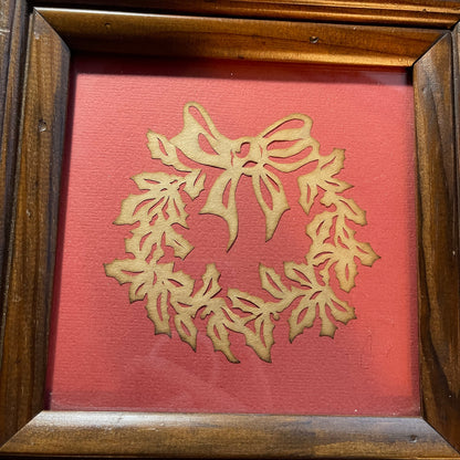 Scherenschnitte Beautiful Wreath In Nice Wood Frame